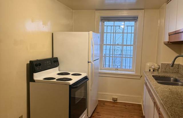Charming apartment on Church St! Gallery 4