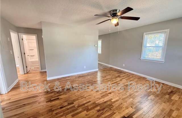 405 Laura Ct Gallery 2