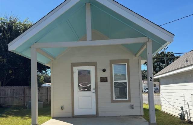 2051 W Blount St unit: 2 photos photos