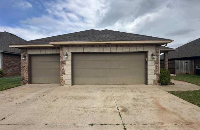 4 Bedroom 2 Bath 3 Car Garage!! * Deer Creek Schools * Do Not Miss This Beauty!!! photos photos