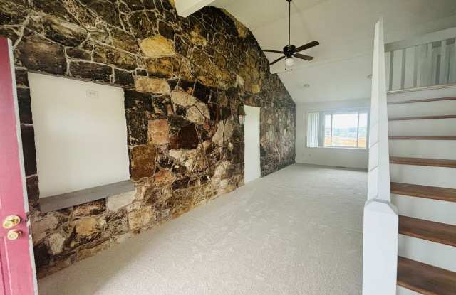 1 Bedroom 1 Bath Duplex Gallery 3