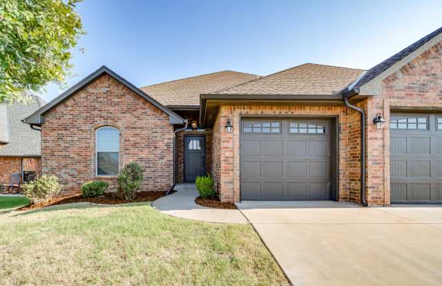 *MOVE IN SPECIAL * 3 Bedroom 2 Bath 3 Car Garage - Edmond Gallery 3