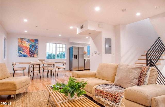 2333 1/2 Langdale Avenue Gallery 1