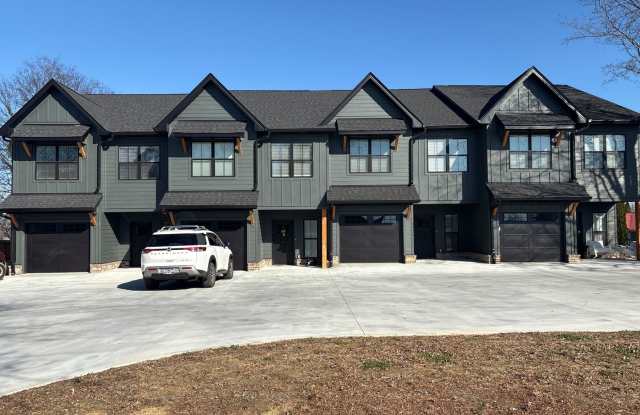 BRAND NEW Townhome in Winchester...Walking Distance to Downtown Square! - 211 South Porter Street, Winchester, TN 37398