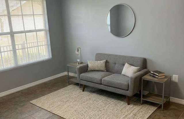 1/1 Condo Great Location in Brandon Gallery 4
