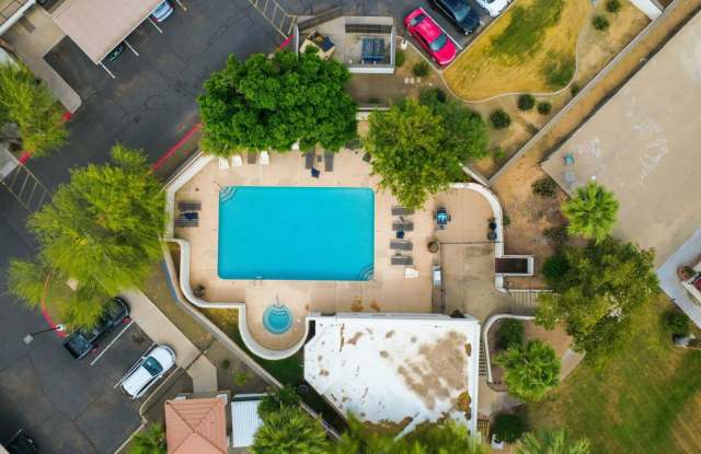 Central Phoenix Gem! Private Patio, Gated, Pool + Underground Parking photos photos