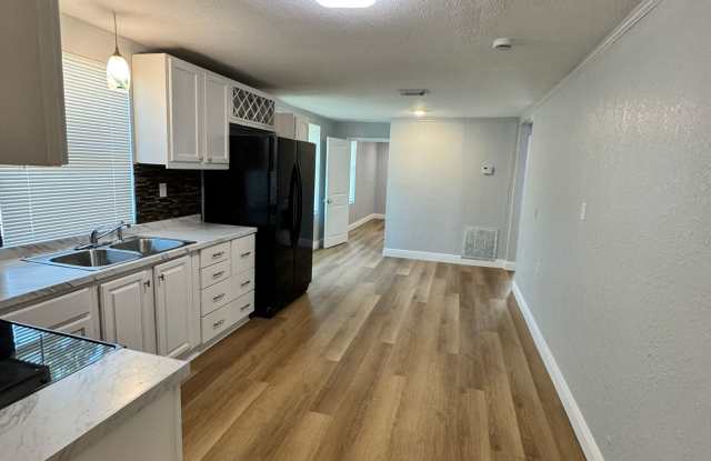 1320 South Oleander Avenue - 1 photos photos