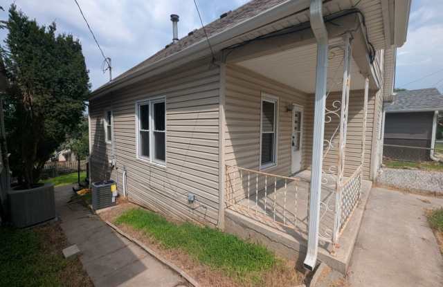 Remodeled 2-Bedroom and 1 Bathroom & Off-Street Parking Gallery 3