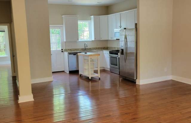Charming 3br 2ba Home near Downtown Raleigh! Available Now! Gallery 4