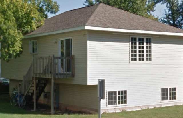 Large 5-Bedroom, 2-Bathroom House for Rent photos photos