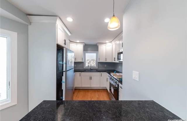 237 W Market Street unit: Lower Gallery 4