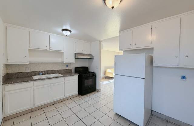 623 Leonard Avenue - 1/2 photos photos