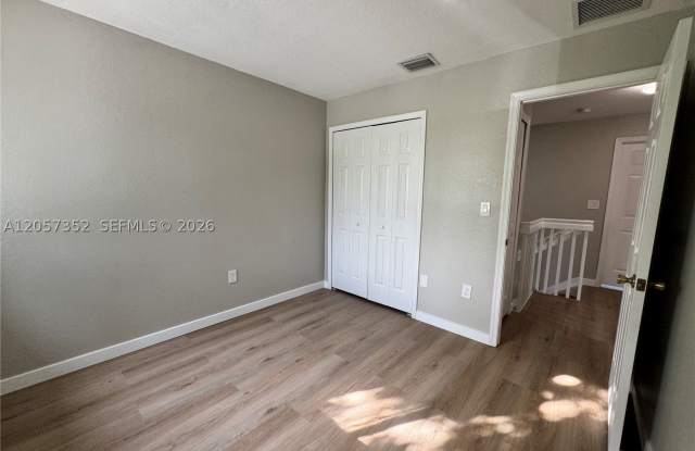 1592 SE 27th Ct Gallery 3