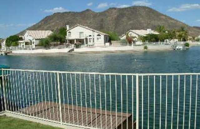 Charming 3 Bed 2 Bath Lakefront home in Glendale, AZ Gallery 4