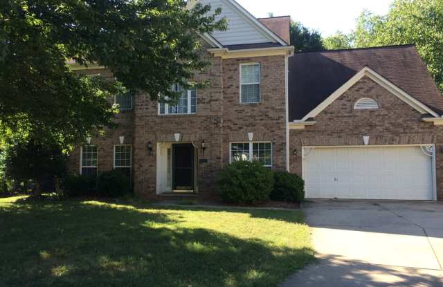 4 bed, 2.5 baths Colonial available for rent - Awesome Downtown Matthews location - Gallery 3