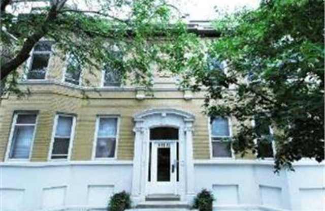 Available Aug 1st! Spacious top-floor 2bed/1bath in Southport Corridor! photos photos