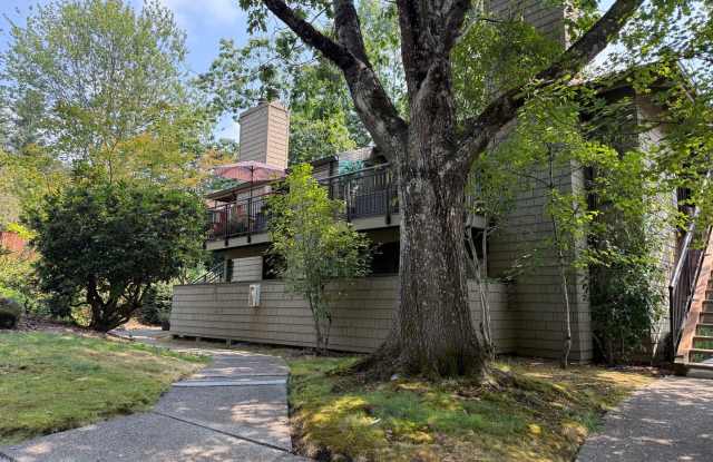 Remodeled Lake Oswego Condo | Quiet Neighborhood, Pool & A/C photos photos