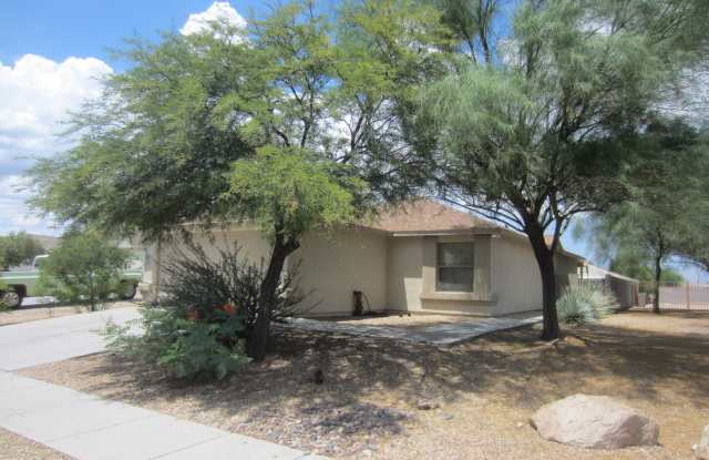 This 3 Bed. 2 Ba. Home Near the U of A, Downtown  I-10 Will Be Available Around April 1st photos photos
