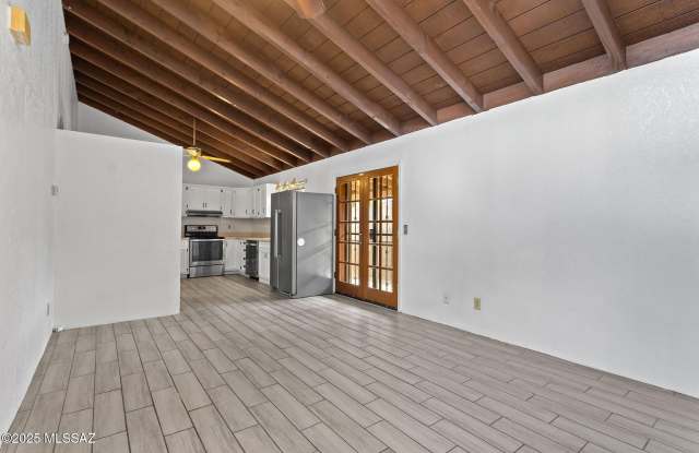 3132 E Presidio Road Gallery 3
