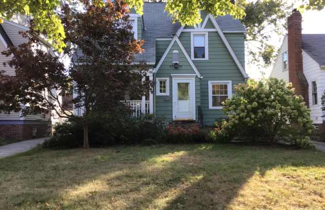 BEAUTIFUL 4 BEDROOM TUDOR STYLE HOME IN EUCLID photos photos