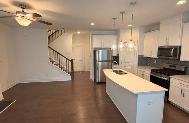 Unwind in Winder, with a Beautiful 3 Bed 2.5 Bath Townhome! Gallery 4