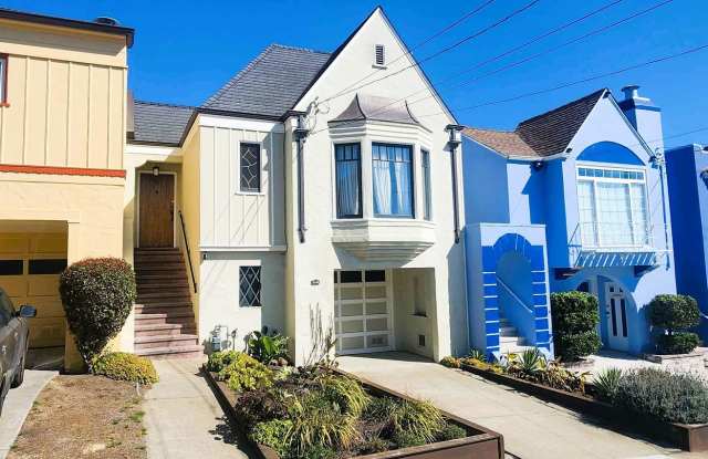 SPACIOUS PARKSIDE SINGLE-FAMILY HOME WITH ENCLOSED PATIO — AVAILABLE NOW! - 2518 30th Avenue, San Francisco, CA 94116