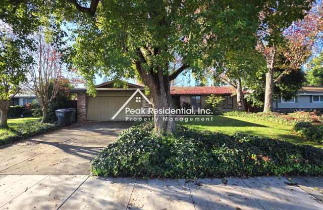 Spacious Greenhaven 3bd/2ba Home with 2 Car Garage - 16 Park Vista Circle, Sacramento, CA 95831
