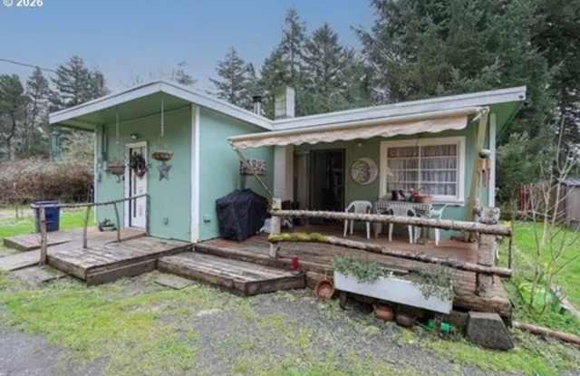 Charming 3-Bedroom Home with Workshop Space & Storage in Houser (North Bend)! Gallery 3
