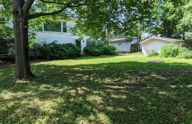 436 Russell Rd - 4 Bedroom Home Gallery 3