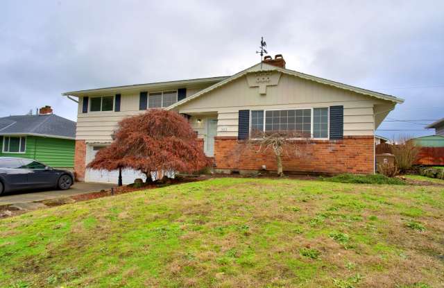 4 bedroom Home on Highland St in Tacoma - APPLICATION PENDING photos photos