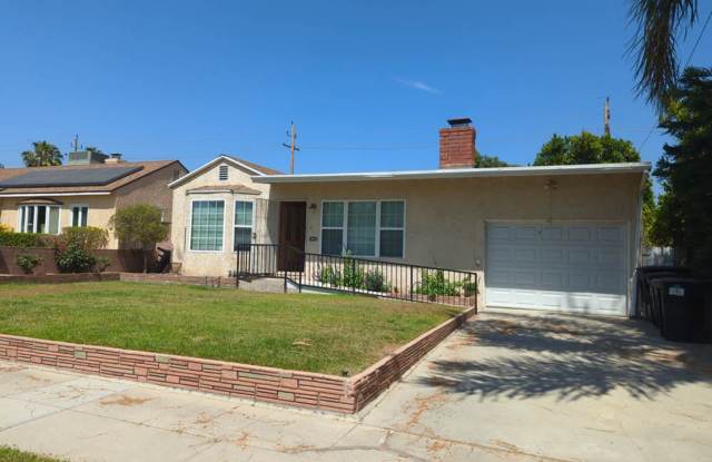 Spacious 2-Bed, 1-Bath Home in the Heart of Burbank! photos photos