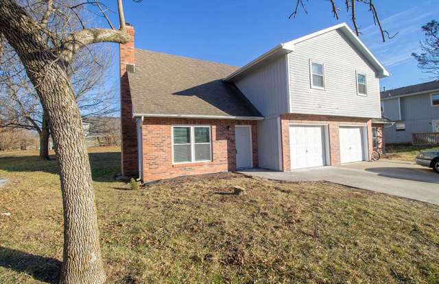 3 Bedroom Duplex In Great Location - 3608 Hermitage Road, Columbia, MO 65201