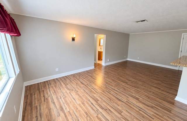 1800 E Graves Ave Gallery 3