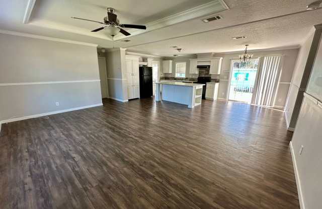 Centrally Located, 3/2 Manufactured Home For Rent in Port Orange! Gallery 4