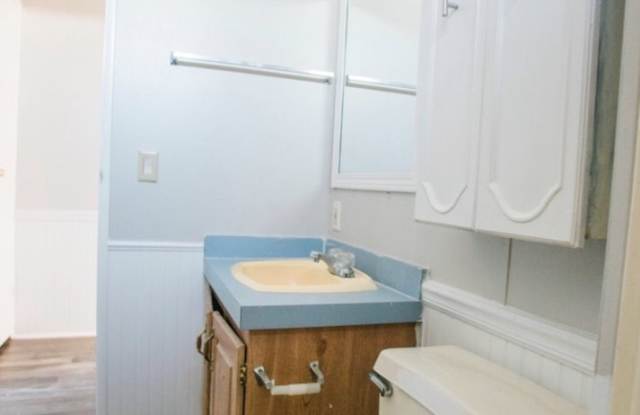 ONLY 3 Miles from BEACH!!!! Close to Navy Base, fenced yard, very large covered front porch photos photos