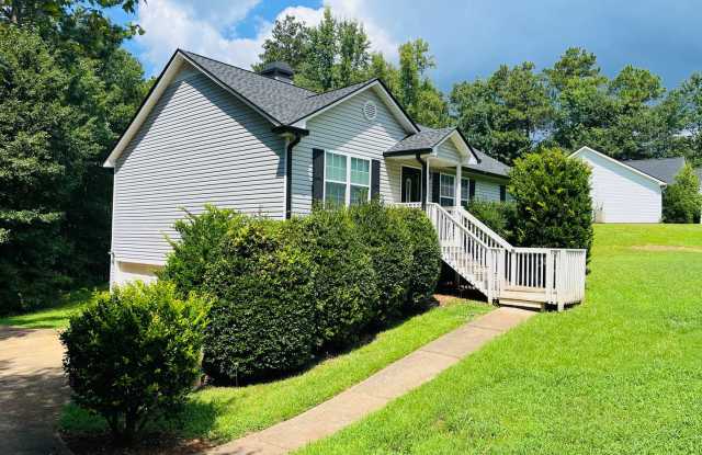 WOW! Newly renovated 4 bedroom, 3 bathroom home in Newnan! Must See Gallery 3