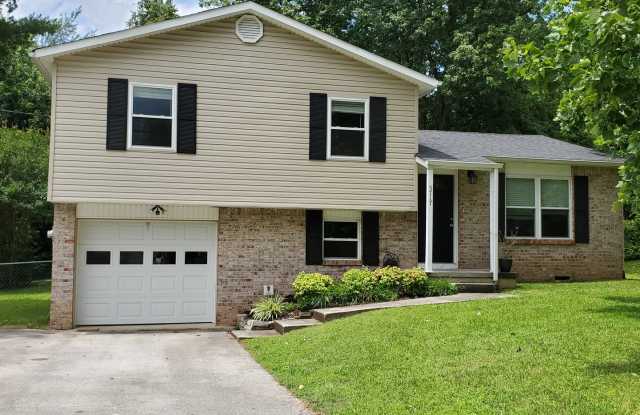 Knoxville 37912 - OPEN HOUSE Saturday, September 13, 2025 from 12-2 pm! 3 Bedroom, 1.5 bath Rancher - Contact Sharon Arnwine (865)313-7215 photos photos