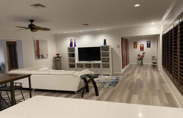 325 Sunset Drive Gallery 4