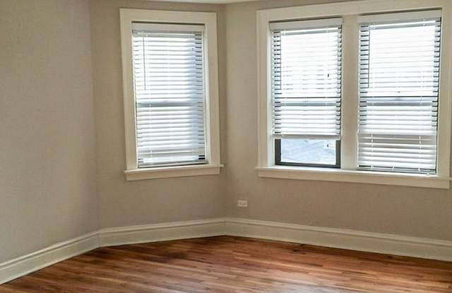 2229-35 W Wilson Gallery 4
