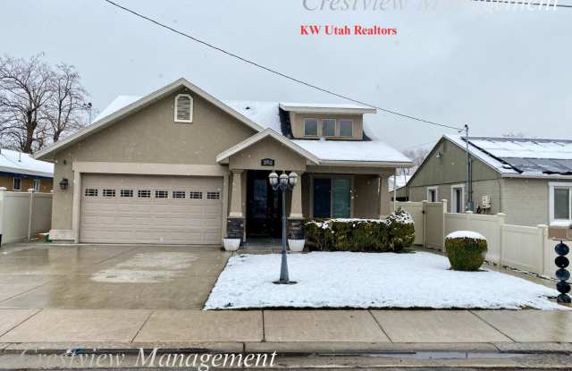 Charming 3 Bed, 2 Bath Home in South Salt Lake! photos photos