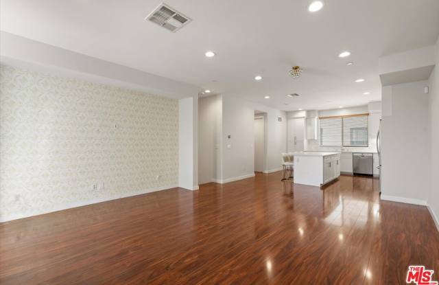13225 Victory Boulevard Gallery 3
