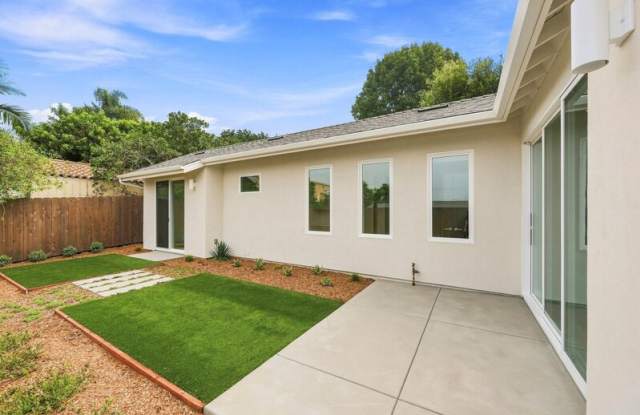 424 North Rios Avenue Gallery 1