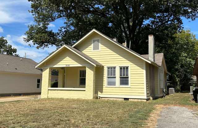 3br/2ba home in U of M area. NO CARPET! All appliances included! Pets are welcome, fees apply. Gallery 1