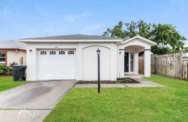 1109 Tangerine Street photos photos