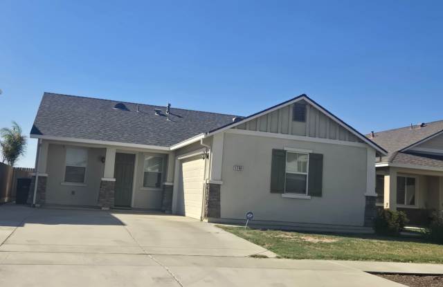 3 Br 2 Bath Available 12/1 photos photos
