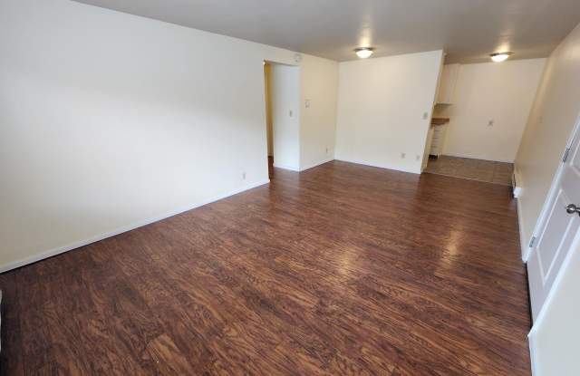 Lynn Mar Apartments - 1 Month Free Rent!!! photos photos