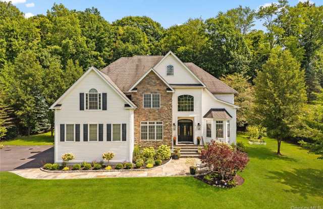 15 W Barrett Hill Road Gallery 1