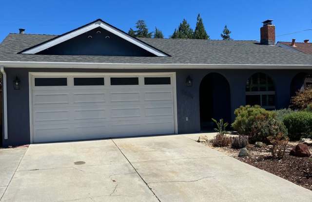 Nicely Updated 4-Bedroom House With Nice Backyard! photos photos