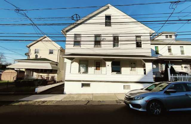 Charming 3BR  in Exeter Gallery 1