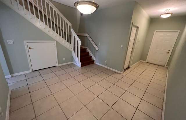 Lovely Townhome in Gate Community! Gallery 4